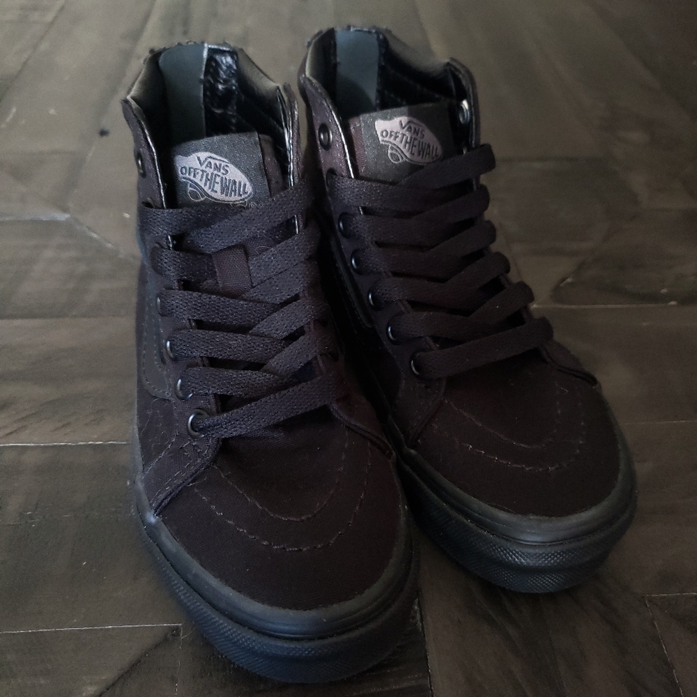 *SOLD* NWOT VANS